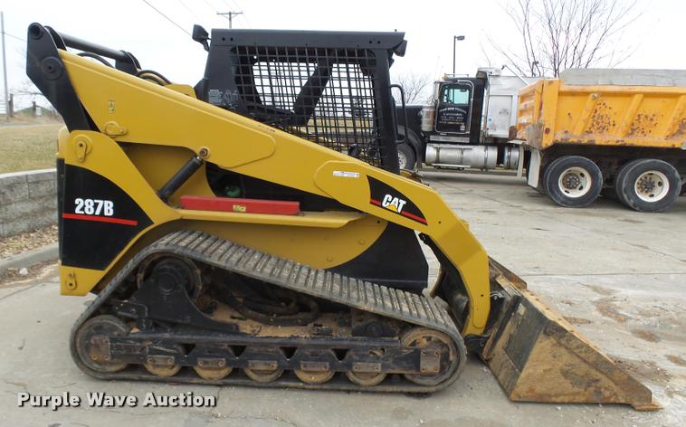 image for item CC9067 2004 Caterpillar 287B skid steer