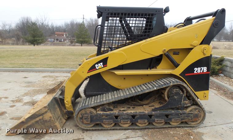 image for item CC9067 2004 Caterpillar 287B skid steer