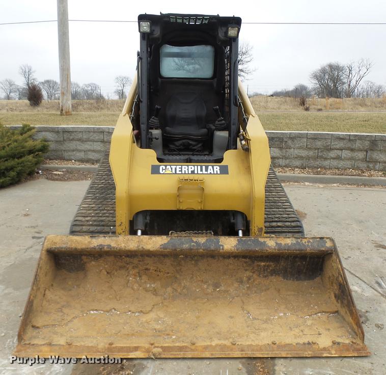image for item CC9067 2004 Caterpillar 287B skid steer