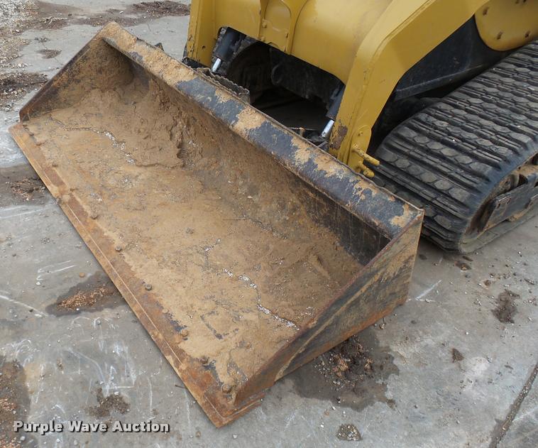 image for item CC9067 2004 Caterpillar 287B skid steer