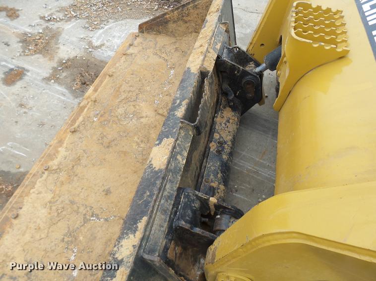 image for item CC9067 2004 Caterpillar 287B skid steer