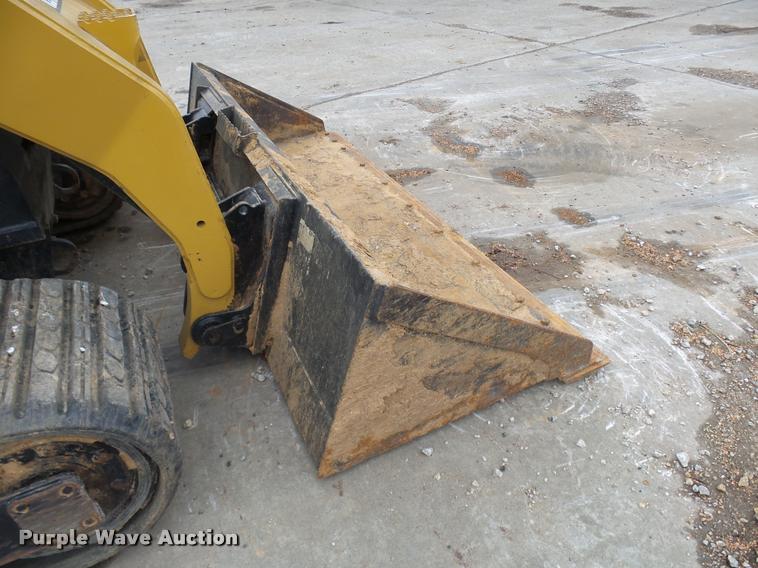 image for item CC9067 2004 Caterpillar 287B skid steer