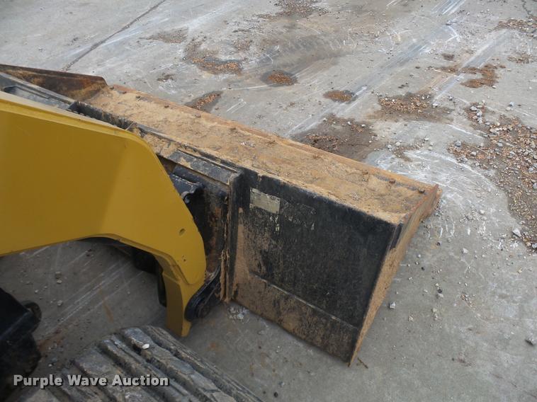 image for item CC9067 2004 Caterpillar 287B skid steer