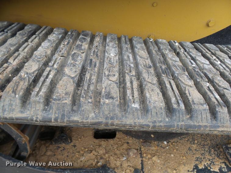 image for item CC9067 2004 Caterpillar 287B skid steer