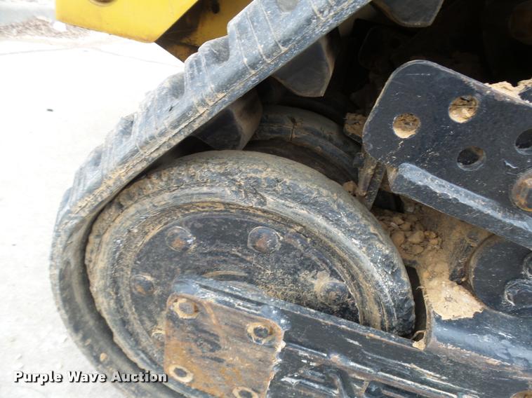 image for item CC9067 2004 Caterpillar 287B skid steer