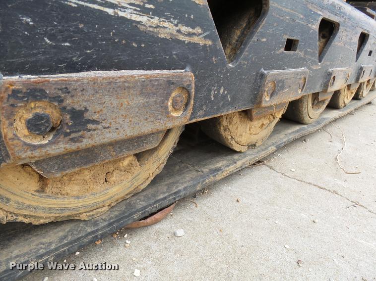 image for item CC9067 2004 Caterpillar 287B skid steer