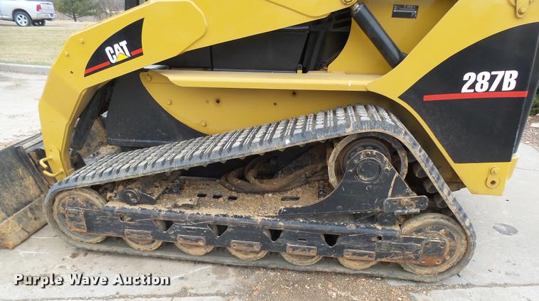 image for item CC9067 2004 Caterpillar 287B skid steer