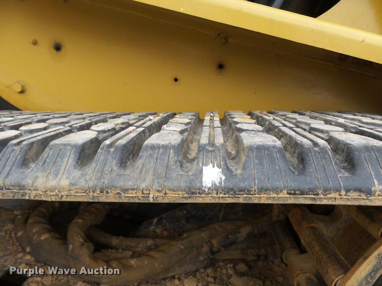 image for item CC9067 2004 Caterpillar 287B skid steer