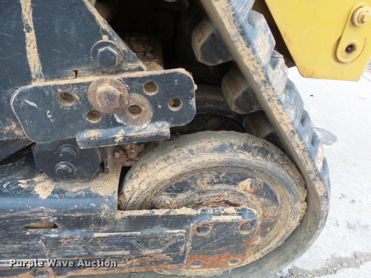 image for item CC9067 2004 Caterpillar 287B skid steer