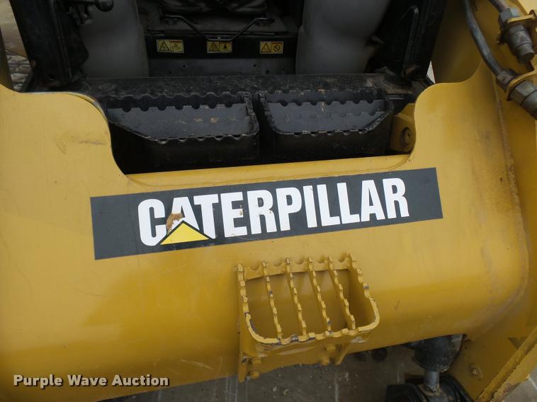 image for item CC9067 2004 Caterpillar 287B skid steer