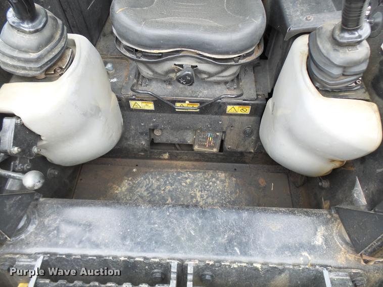 image for item CC9067 2004 Caterpillar 287B skid steer