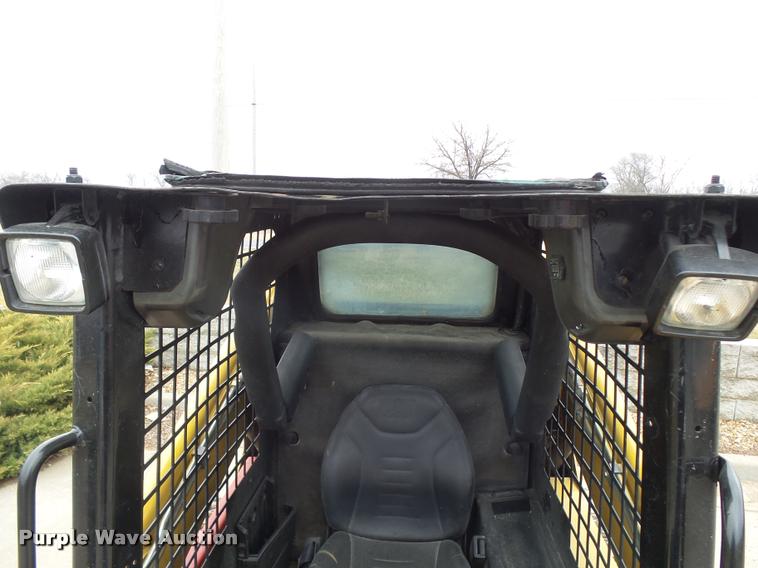 image for item CC9067 2004 Caterpillar 287B skid steer