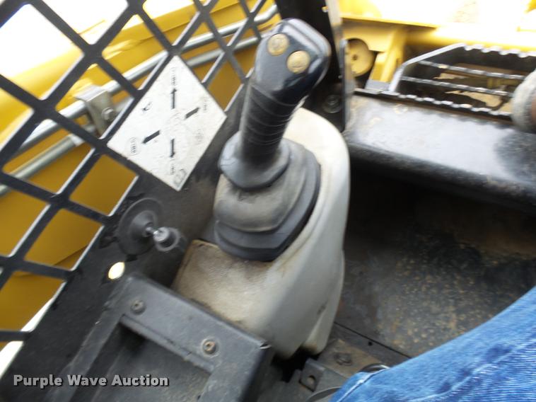 image for item CC9067 2004 Caterpillar 287B skid steer