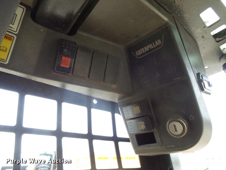 image for item CC9067 2004 Caterpillar 287B skid steer