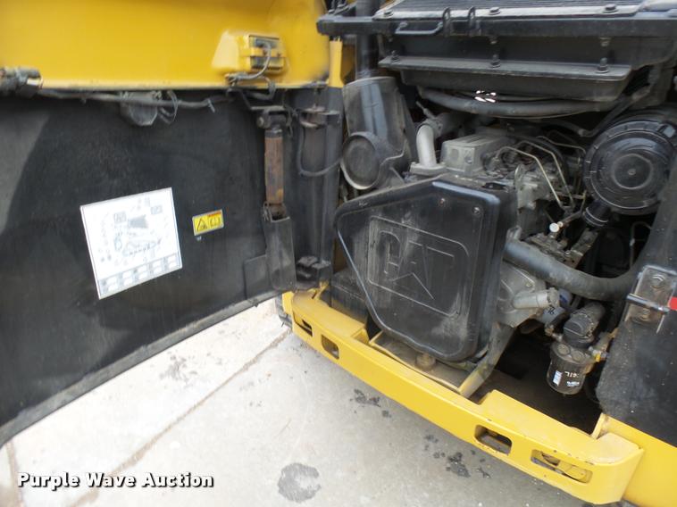 image for item CC9067 2004 Caterpillar 287B skid steer