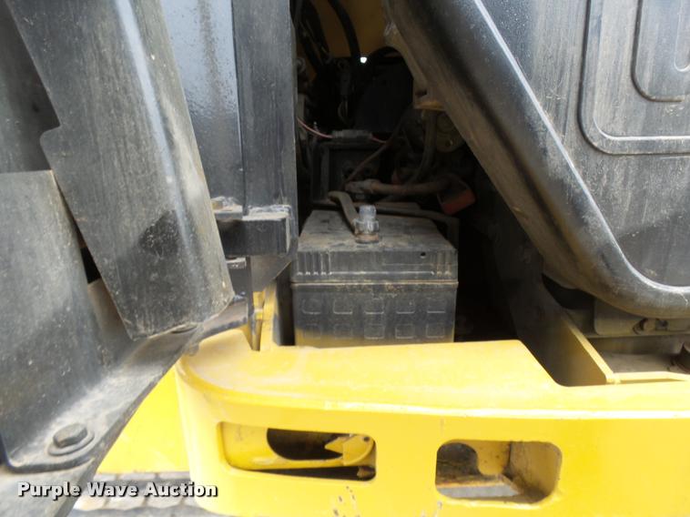 image for item CC9067 2004 Caterpillar 287B skid steer