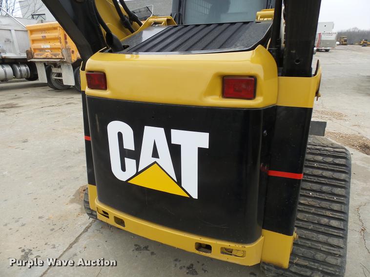 image for item CC9067 2004 Caterpillar 287B skid steer