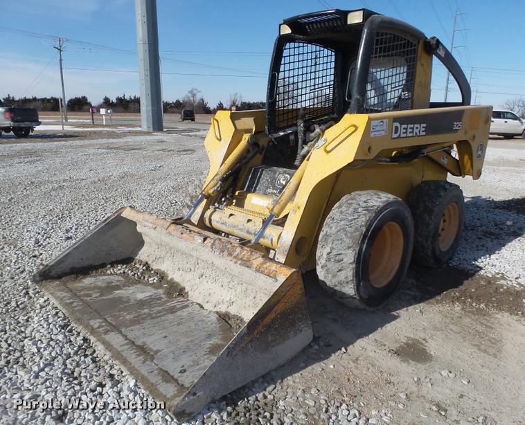image for item DA0543 2007 John Deere 325 skid steer