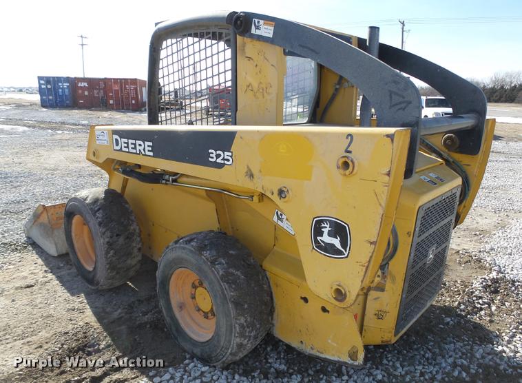 image for item DA0543 2007 John Deere 325 skid steer