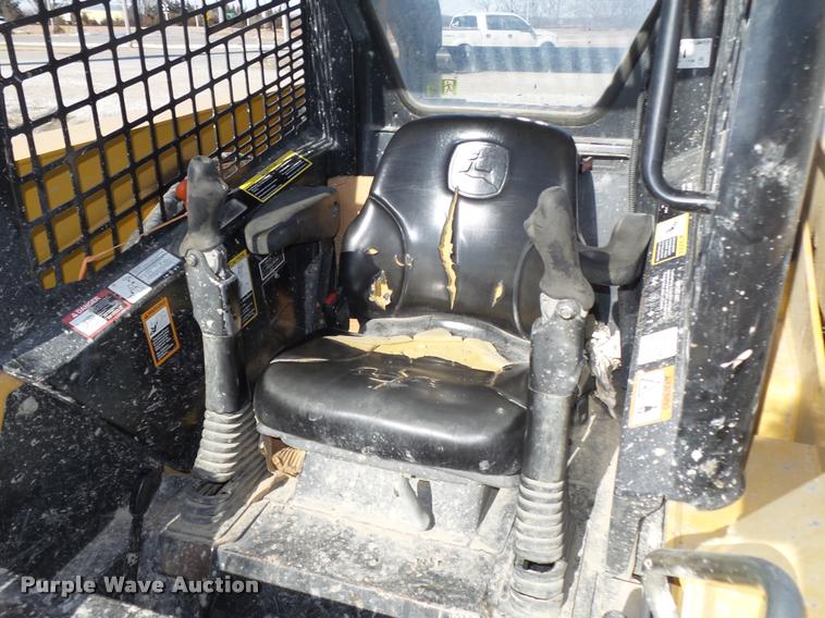 image for item DA0543 2007 John Deere 325 skid steer