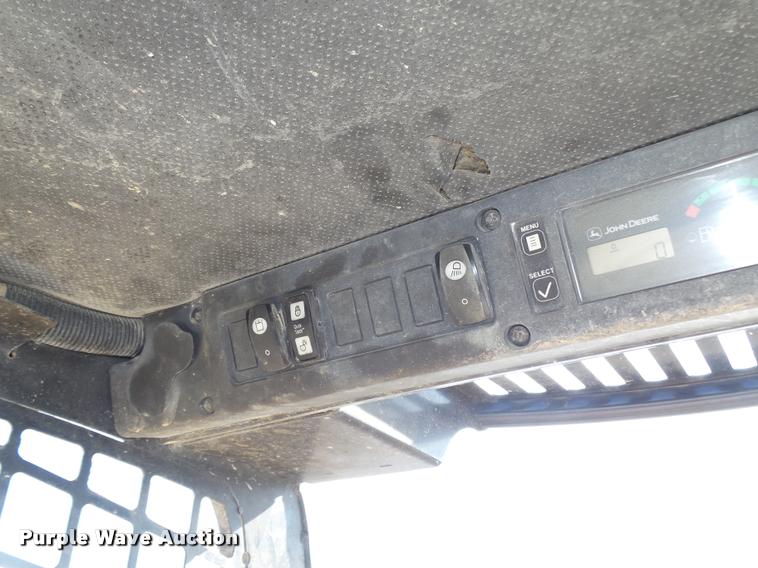image for item DA0543 2007 John Deere 325 skid steer