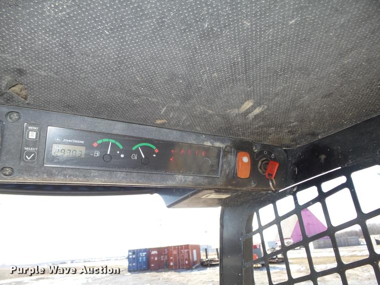 image for item DA0543 2007 John Deere 325 skid steer