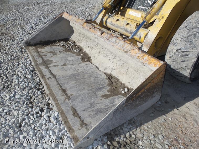 image for item DA0543 2007 John Deere 325 skid steer