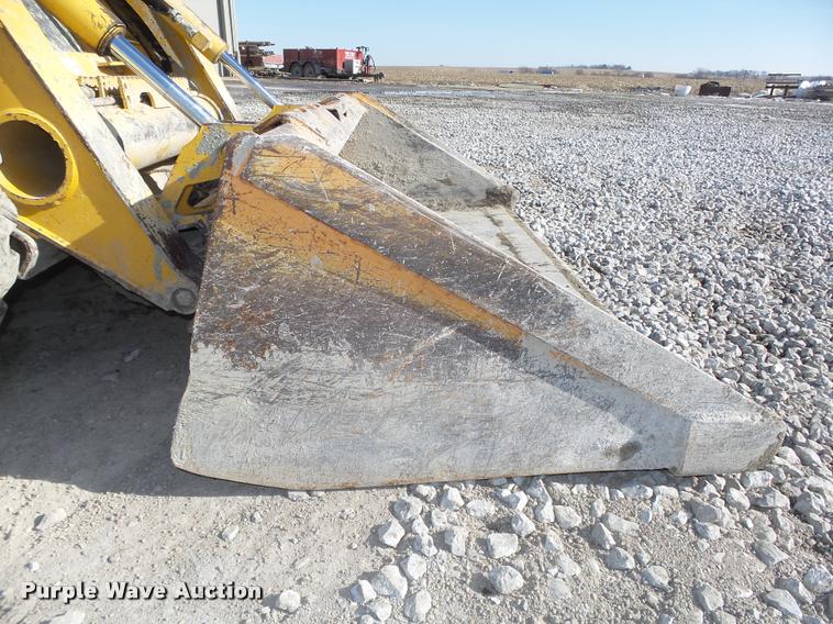 image for item DA0543 2007 John Deere 325 skid steer