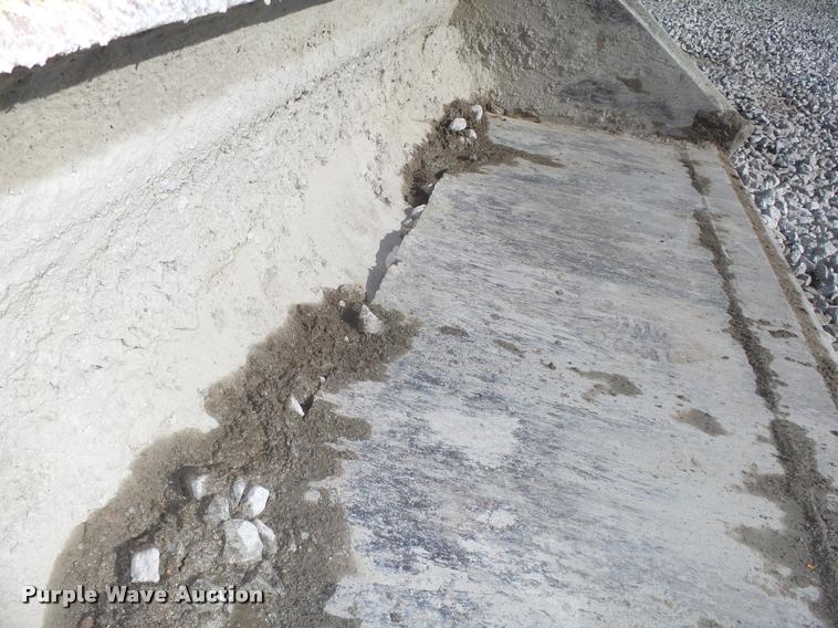 image for item DA0543 2007 John Deere 325 skid steer