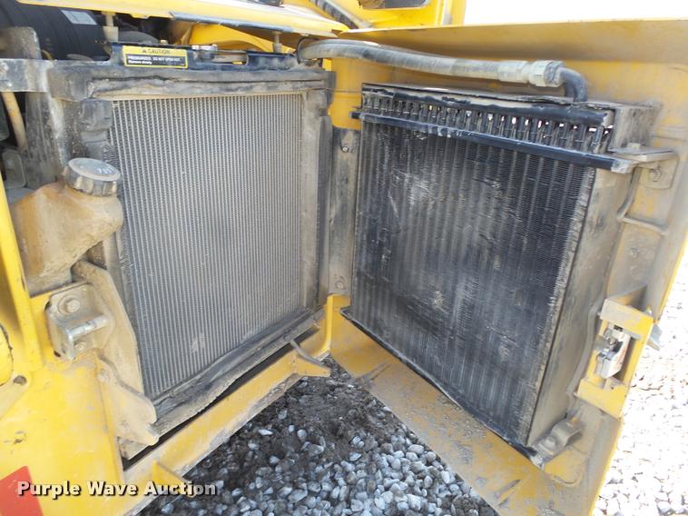 image for item DA0543 2007 John Deere 325 skid steer