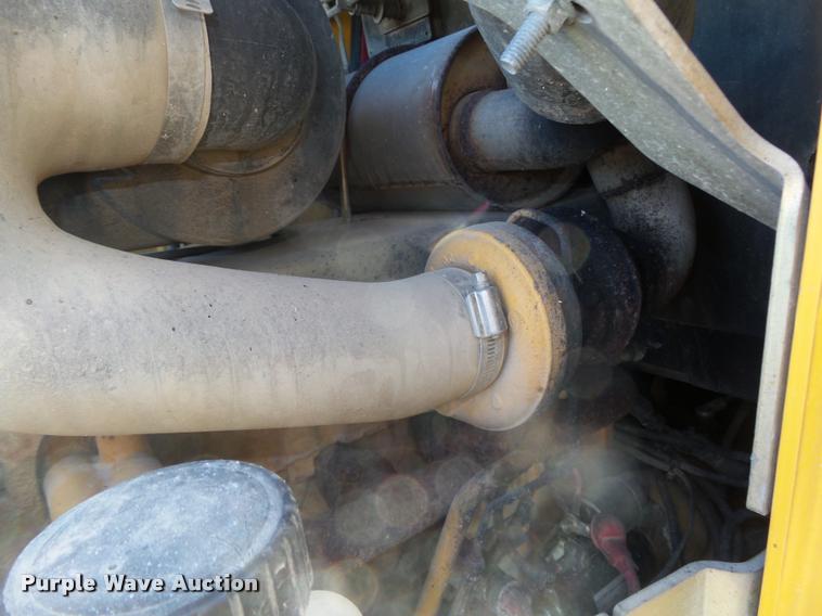 image for item DA0543 2007 John Deere 325 skid steer