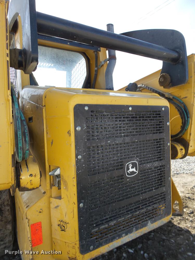 image for item DA0543 2007 John Deere 325 skid steer