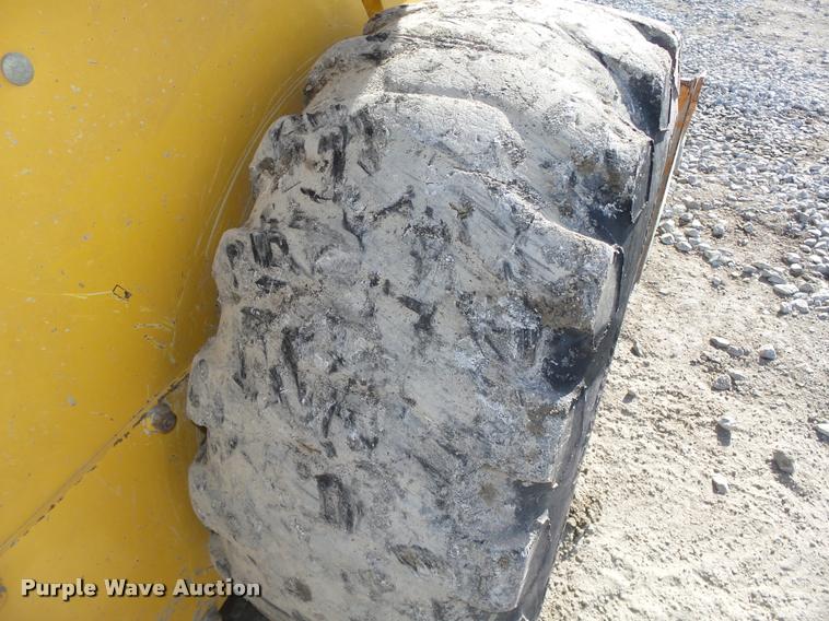 image for item DA0543 2007 John Deere 325 skid steer