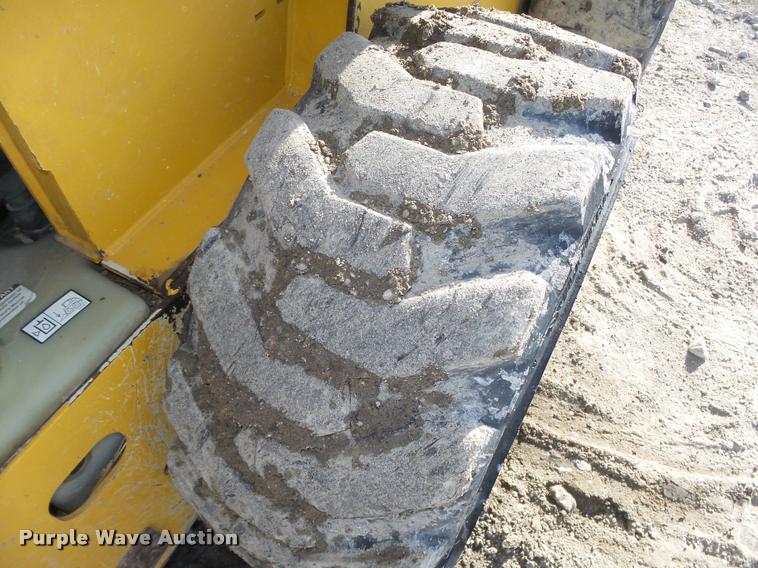 image for item DA0543 2007 John Deere 325 skid steer