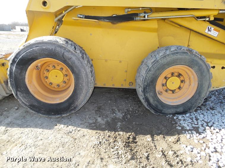 image for item DA0543 2007 John Deere 325 skid steer