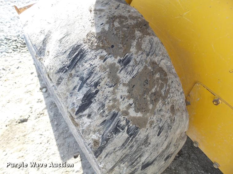 image for item DA0543 2007 John Deere 325 skid steer