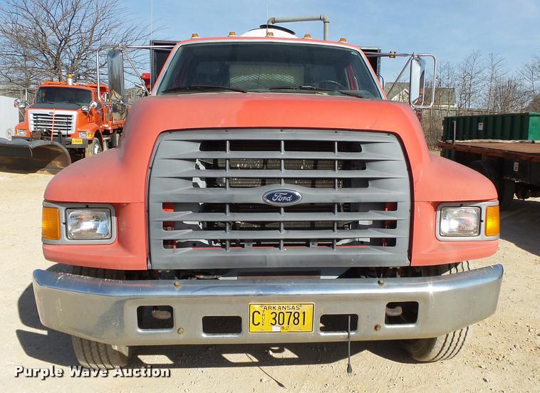 image for item DA2522 1995 Ford F800 Super Duty flatbed truck
