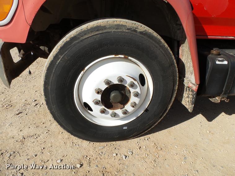 image for item DA2522 1995 Ford F800 Super Duty flatbed truck