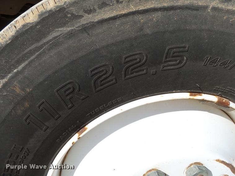 image for item DA2522 1995 Ford F800 Super Duty flatbed truck