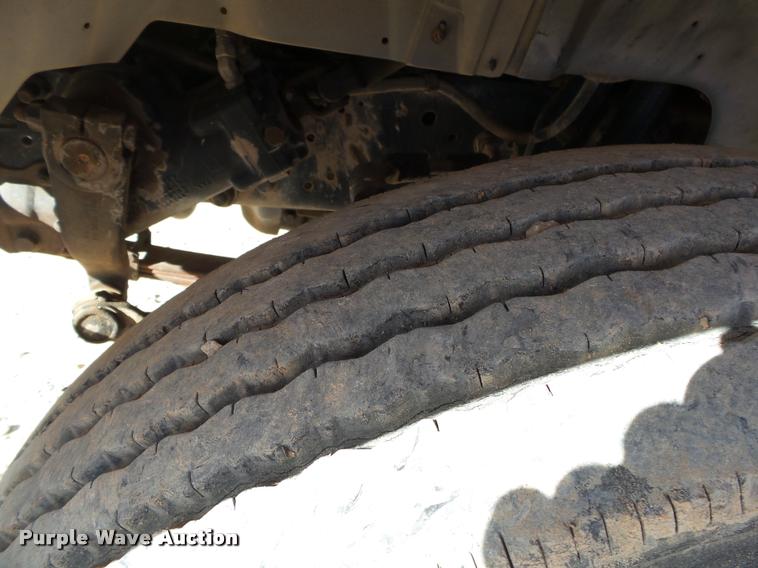 image for item DA2522 1995 Ford F800 Super Duty flatbed truck