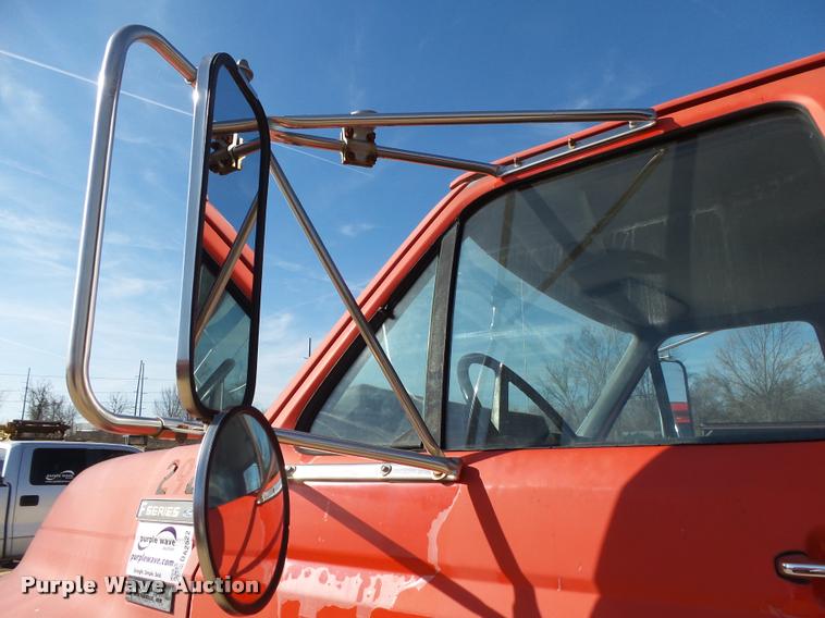 image for item DA2522 1995 Ford F800 Super Duty flatbed truck