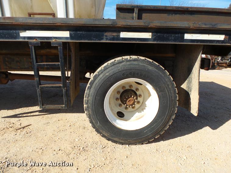 image for item DA2522 1995 Ford F800 Super Duty flatbed truck