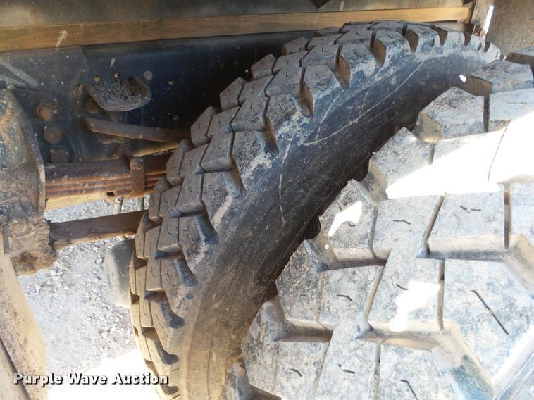 image for item DA2522 1995 Ford F800 Super Duty flatbed truck