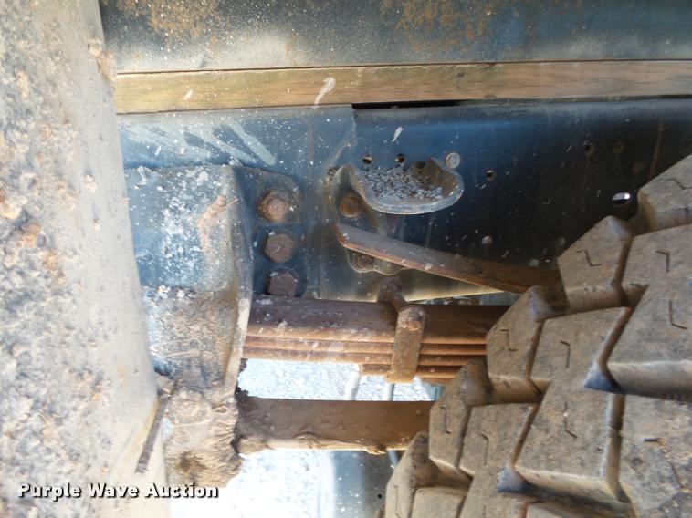 image for item DA2522 1995 Ford F800 Super Duty flatbed truck