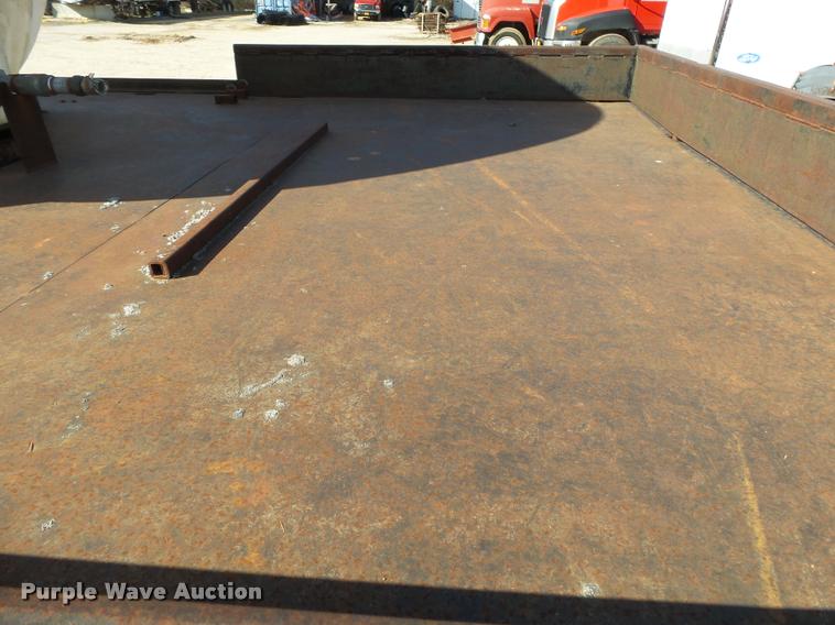 image for item DA2522 1995 Ford F800 Super Duty flatbed truck