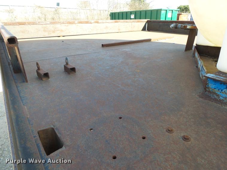 image for item DA2522 1995 Ford F800 Super Duty flatbed truck