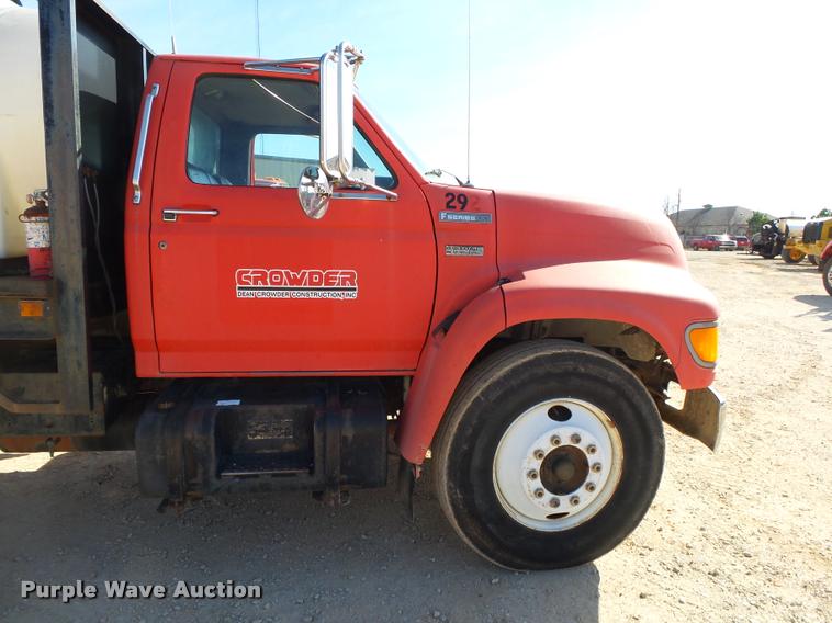 image for item DA2522 1995 Ford F800 Super Duty flatbed truck