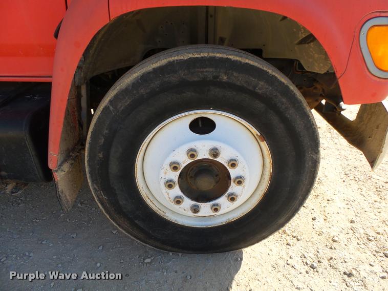 image for item DA2522 1995 Ford F800 Super Duty flatbed truck