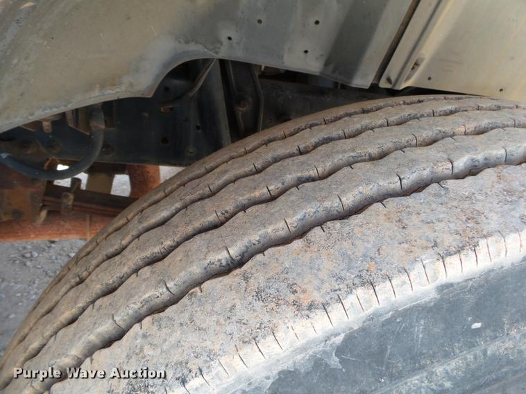 image for item DA2522 1995 Ford F800 Super Duty flatbed truck