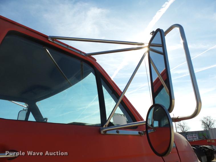 image for item DA2522 1995 Ford F800 Super Duty flatbed truck